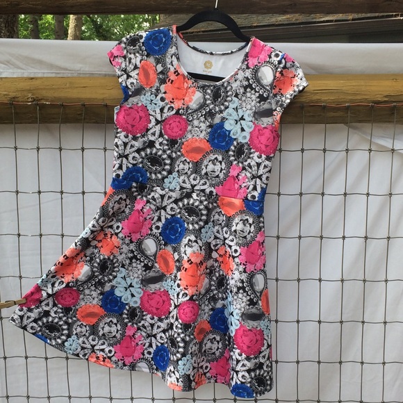 Total Girl•XL 16•above knee•dress•Cambodia - Picture 4 of 8